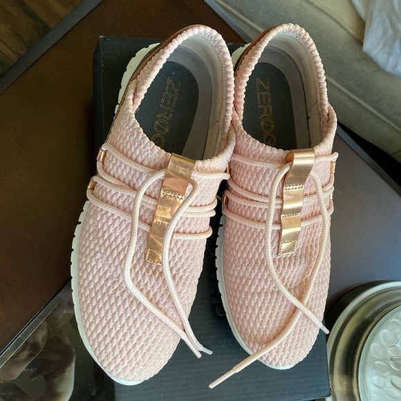 EUC! Cole Haan Zerogrand Rose Gold Quilted Sneaker - Picture 3 of 6